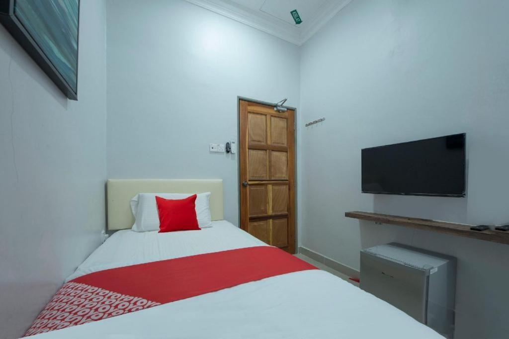 Oyo 90234 Sungai Rengit City Resort 2 Kampung Sungai Rengit Kültér fotó