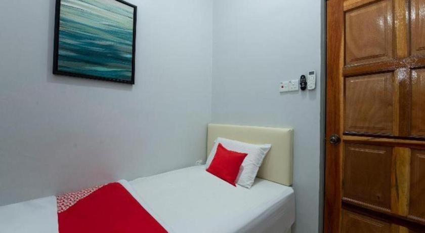 Oyo 90234 Sungai Rengit City Resort 2 Kampung Sungai Rengit Kültér fotó
