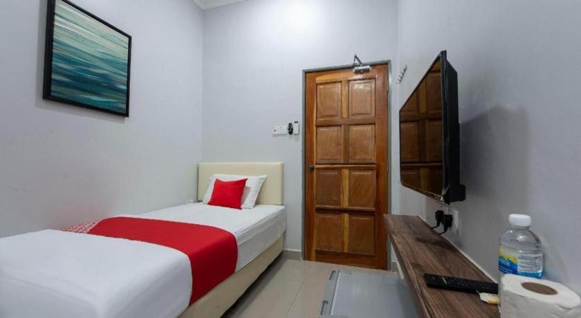 Oyo 90234 Sungai Rengit City Resort 2 Kampung Sungai Rengit Kültér fotó