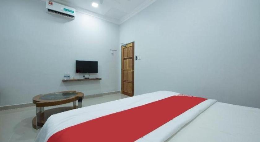 Oyo 90234 Sungai Rengit City Resort 2 Kampung Sungai Rengit Kültér fotó
