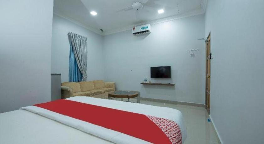 Oyo 90234 Sungai Rengit City Resort 2 Kampung Sungai Rengit Kültér fotó