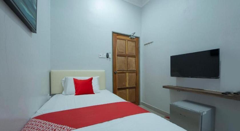 Oyo 90234 Sungai Rengit City Resort 2 Kampung Sungai Rengit Kültér fotó