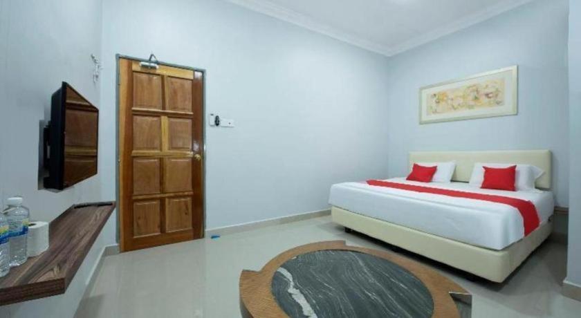 Oyo 90234 Sungai Rengit City Resort 2 Kampung Sungai Rengit Kültér fotó